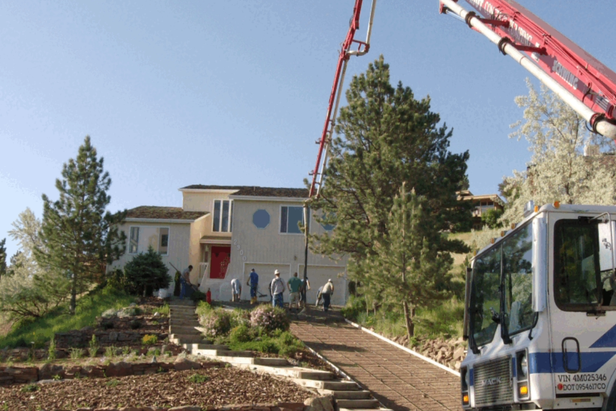 Advantages and Disadvantages of a Concrete Home Driveway